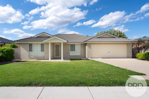 24 Mima Street, GLENFIELD PARK NSW 2650