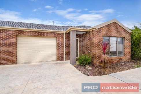 2/4 Morgan Street, SEBASTOPOL VIC 3356
