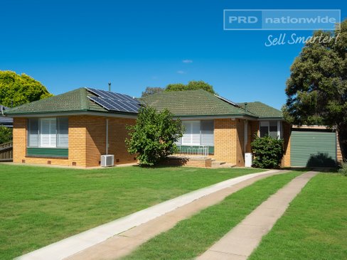 24 Nixon Crescent, TOLLAND NSW 2650