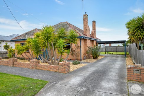 24 Oak Street, WENDOUREE VIC 3355