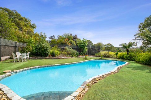 24 Ocean View Avenue  Red Hill South 3937