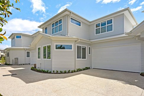 2/4 Plummer Court Mentone 3194