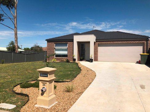 24 Royale Street, DELACOMBE VIC 3356