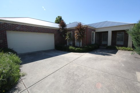 24 St Andrews Place, LAKE GARDENS VIC 3355