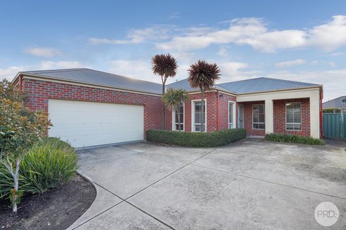 24 St Andrews Place, LAKE GARDENS VIC 3355