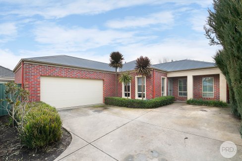 24 St Andrews Place, LAKE GARDENS VIC 3355