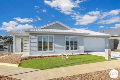 24 Stobie Crescent, LENEVA VIC 3691