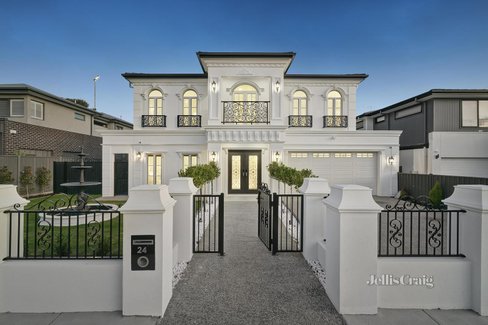 24 Tamarisk Avenue Glen Waverley 3150