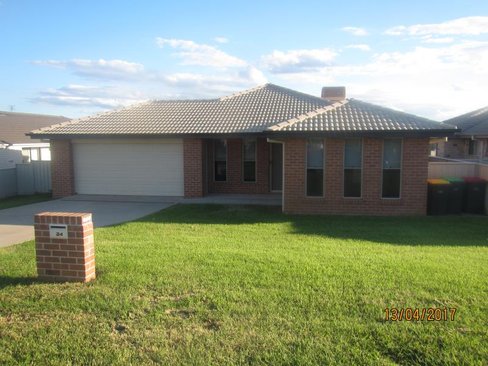 24 Tulipwood Crescent, TAMWORTH NSW 2340