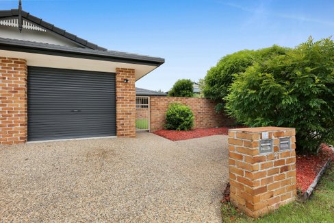 2/4 Valmai Court, Burleigh Waters QLD 4220