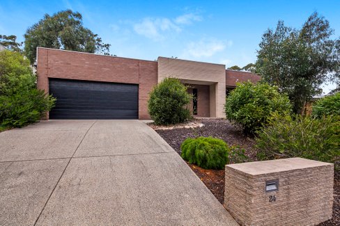 24 Zoe Drive, MOUNT HELEN VIC 3350