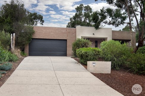 24 Zoe Drive, MOUNT HELEN VIC 3350