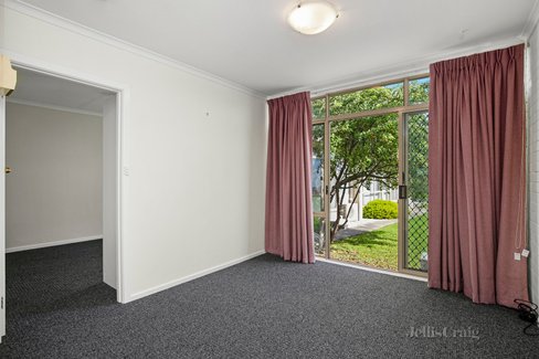 2/40 Chifley Avenue Altona 3018