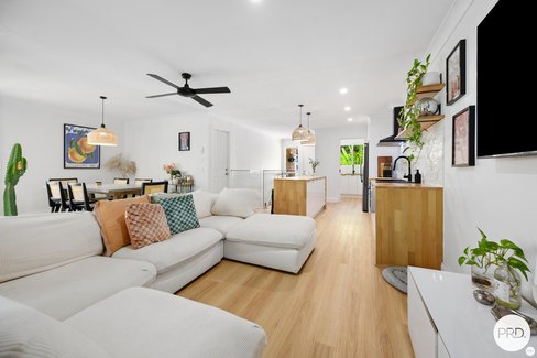 24/2-6 Simpsons Rd, CURRUMBIN WATERS QLD 4223
