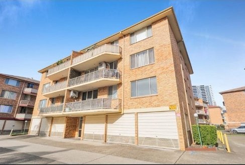 24/2 Riverpark Drive, LIVERPOOL NSW 2170