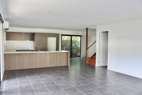 2/42 Tawarri Crescent, Burleigh Heads QLD 4220