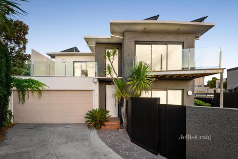 2 44 Beach Road Hampton 3188