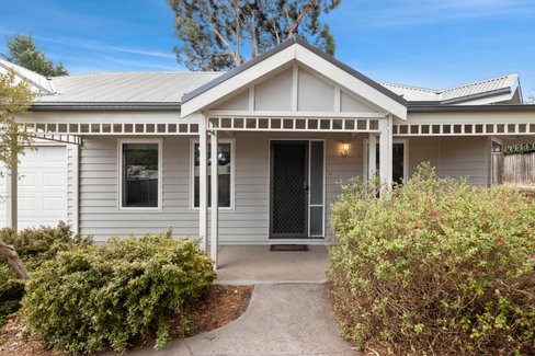 2/47 High Street  Woodend 3442