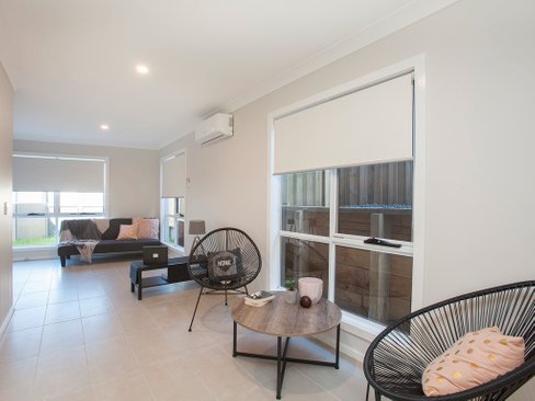 2/49 Finch Crescent, ABERGLASSLYN NSW 2320