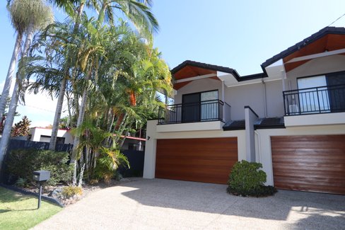 2/49 Melinda Street, SOUTHPORT QLD 4215