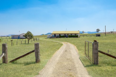2490E New England Highway, BRANXTON NSW 2335
