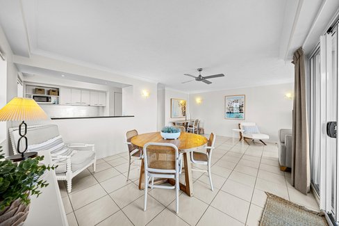 24/93 Old Burleigh Road, Broadbeach QLD 4218