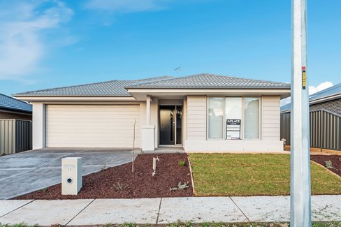 25 Aspiring Drive, HUNTLY VIC 3551