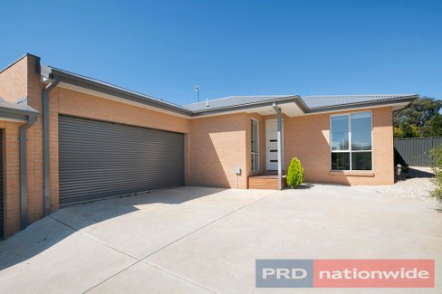 2/5 Broomfield Road, CRESWICK VIC 3363
