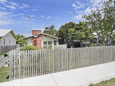 25 Camden Road Newtown 3220