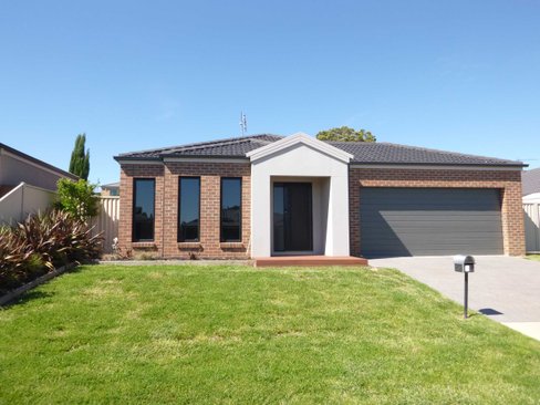 25 Canadian Crescent, CANADIAN VIC 3350