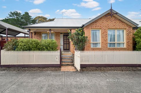 2 5 Castle Court Ballarat East 3350