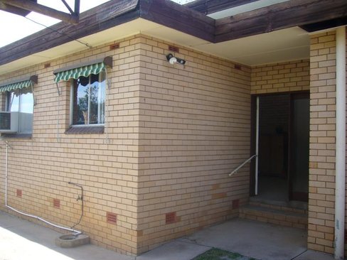 2/5 Charleville Road, TURVEY PARK NSW 2650