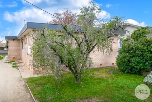 2/5 Charleville Road, TURVEY PARK NSW 2650