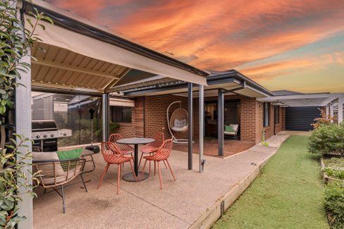 25 Cloverfields Crescent, EPSOM VIC 3551