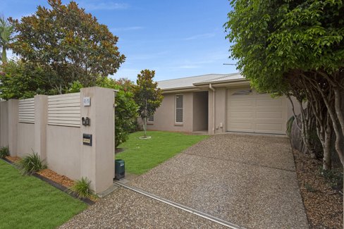 2/5 Craft Court, Miami QLD 4220