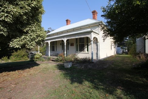 25 Cumberland Street South, LINTON VIC 3360