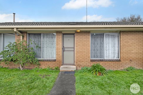 2/5 Dover Street, WENDOUREE VIC 3355