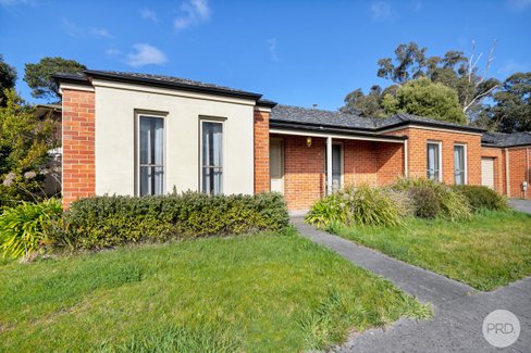 2/5 Eilish Court, MOUNT HELEN VIC 3350