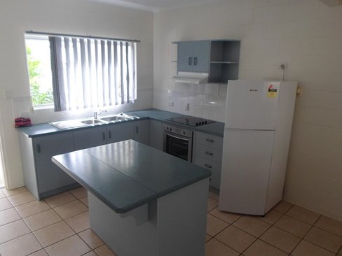 2/5 Eshelby Drive, CANNONVALE QLD 4802