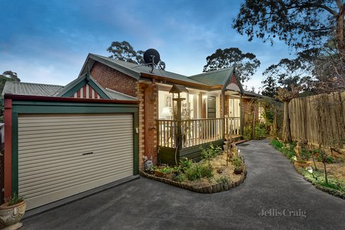 2/5 Flint Street Eltham 3095