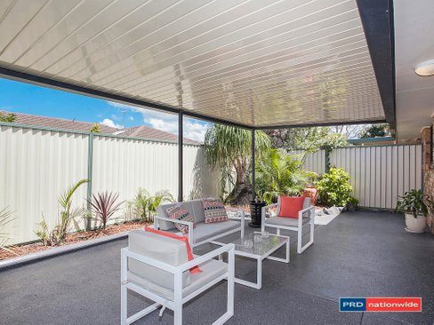 2/5 Greenleaf Close, BURLEIGH WATERS QLD 4220