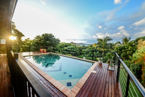 25 Island Drive, CANNONVALE QLD 4802