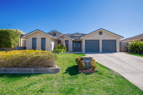 25 Jenna Dr, RAWORTH NSW 2321