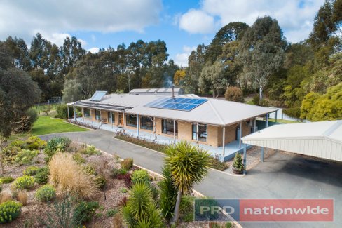 25 Kent Drive, HADDON VIC 3351