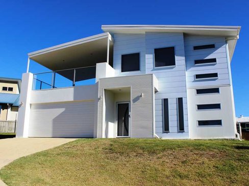 25 Lighthouse Drive, BOYNE ISLAND QLD 4680