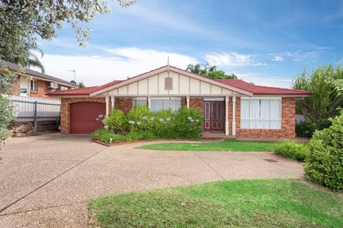 2/5 Minchin Place, KOORINGAL NSW 2650