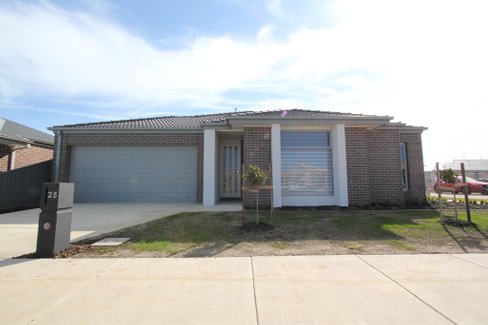 25 O'Callaghan Parade, Lucas VIC 3350