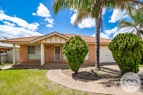 2/5 Paldi Crescent, GLENFIELD PARK NSW 2650