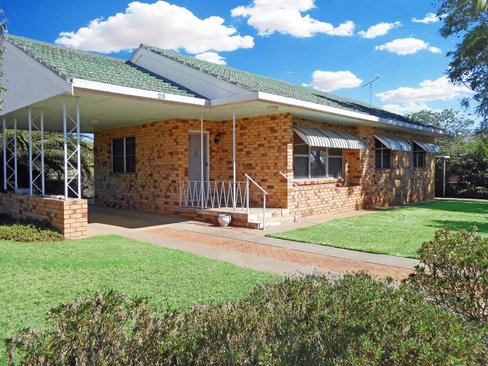 25 Parry Street, TAMWORTH NSW 2340