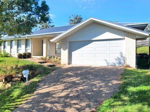 25 Perrys Crescent ROSEWOOD